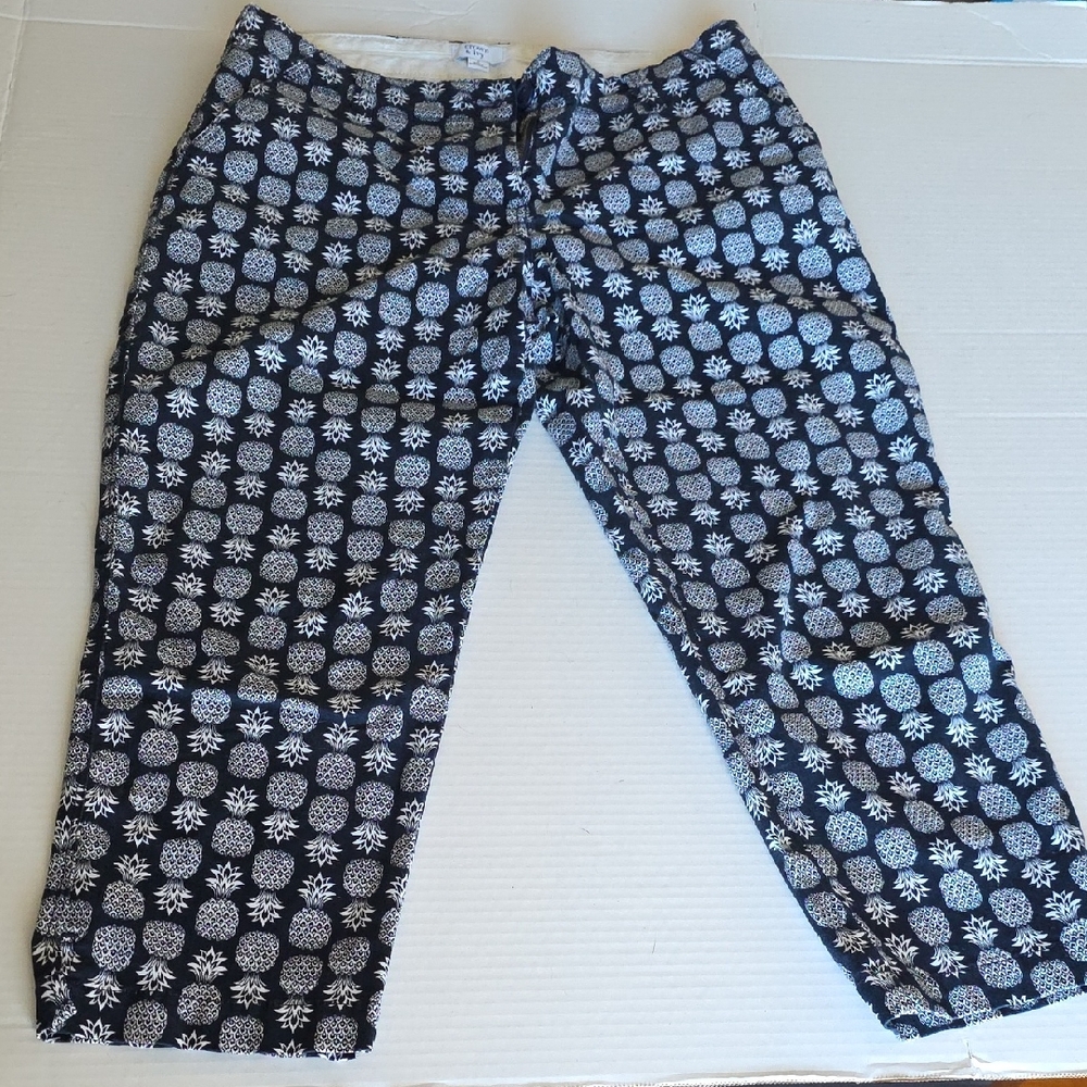 Crown & Ivy Spring Summer Casual Navy and White Pants With Pineapple Design Sz 6